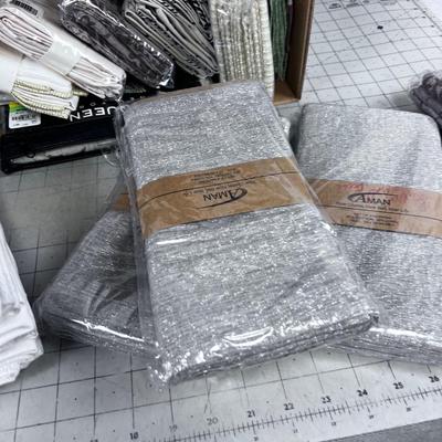 Large LOT of NEW Napkins Mixed Colors 