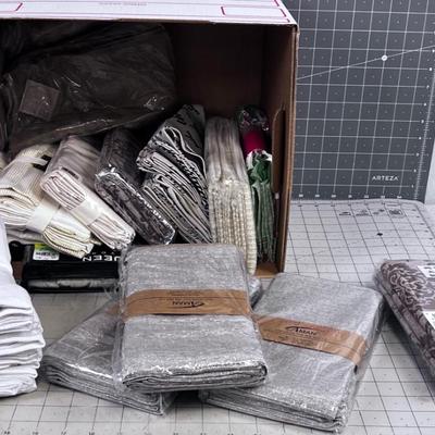 Large LOT of NEW Napkins Mixed Colors 