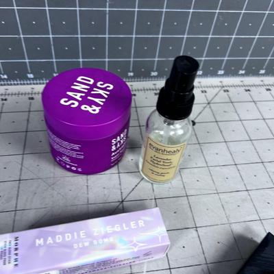 MAKE UP Products, Mixed Lot; Lip Gloss, Eye Liner, Super Bounce Mask 
