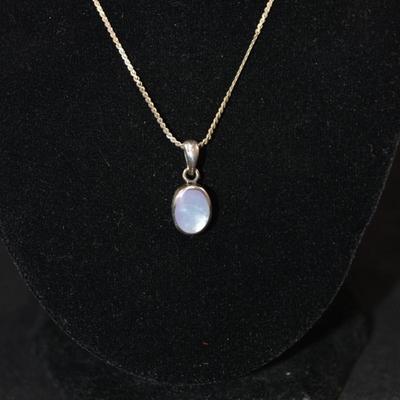 925 Sterling Serpentine Chain w/ 925 Mother of Pearl Pendant 18