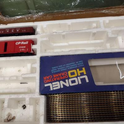 Lionel HO Train Set with Operating Crane Car Feature with Box