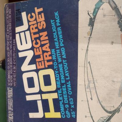Lionel HO Train Set with Operating Crane Car Feature with Box