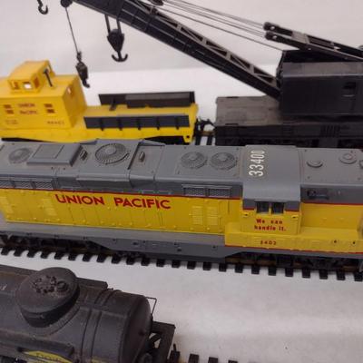 Lionel HO Train Set with Operating Crane Car Feature with Box