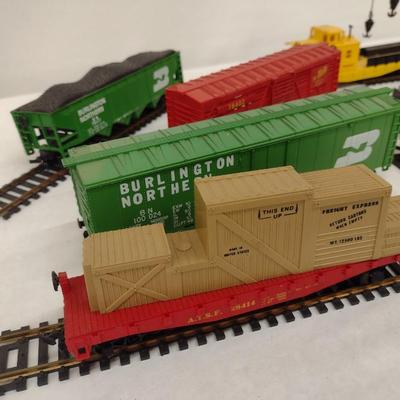 Lionel HO Train Set with Operating Crane Car Feature with Box