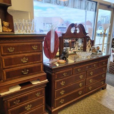 Beautiful Vintage set, incl dresser w/Mirror, 2 Nightstands, and large chest of drawers - $1150