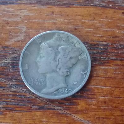 LOT 52 1940-D MERCURY DIME