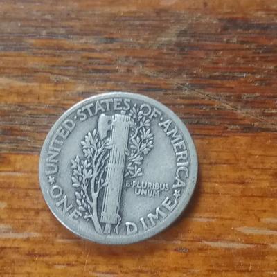 LOT 61 1935 MERCURY DIME