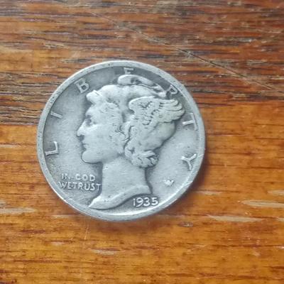 LOT 61 1935 MERCURY DIME