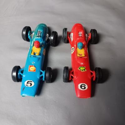 2 PLASTIC TOY RACE CARS