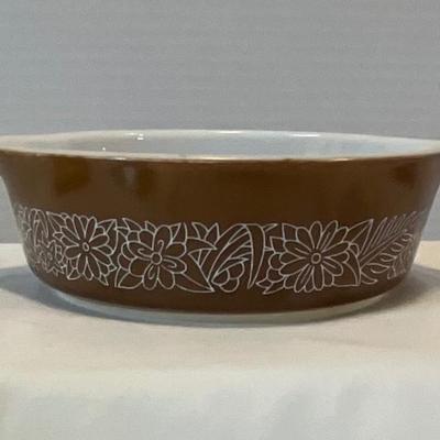 Vintage Pyrex 471 Old Orchard Harvest Brown/Tan, Woodland Round Casserole dishes. Cover fits both