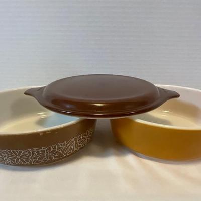 Vintage Pyrex 471 Old Orchard Harvest Brown/Tan, Woodland Round Casserole dishes. Cover fits both