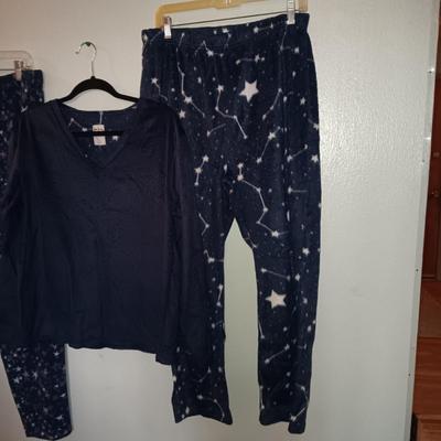 LADIES WINTER PAJAMA BOTTOMS AND TOP SIZE LARGE