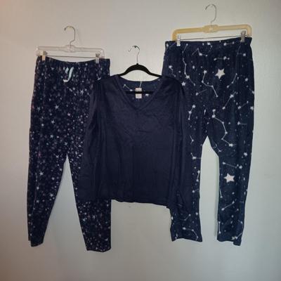 LADIES WINTER PAJAMA BOTTOMS AND TOP SIZE LARGE