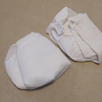 Two Twin Daybeds with Brooklinen and Woolrich Bedding (B2-CE)