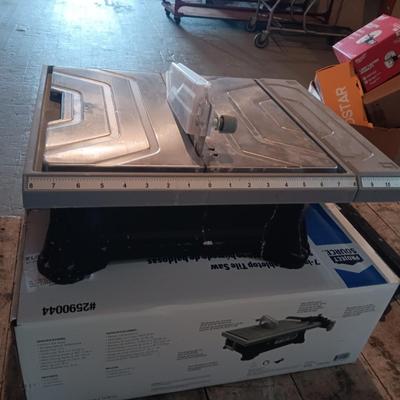 LIKE NEW 7 INCH WET TABLETOP TILE SAW
