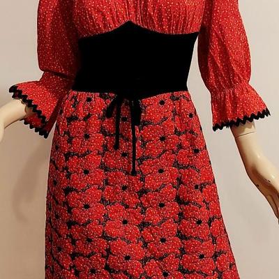 Vtg 1970s Tracy Petites red/blk Quilded Corset Maxi dress