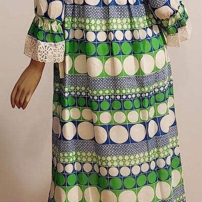 Vtg 70s Lazy-U maxi Empire dress w/Ruffled Eylet Guipure Neck/Sleeves Green Hue