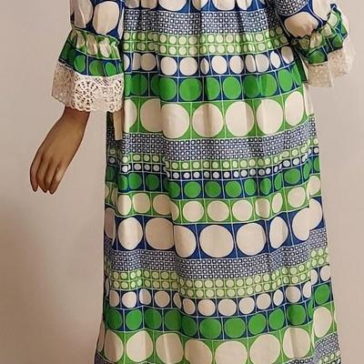 Vtg 70s Lazy-U maxi Empire dress w/Ruffled Eylet Guipure Neck/Sleeves Green Hue