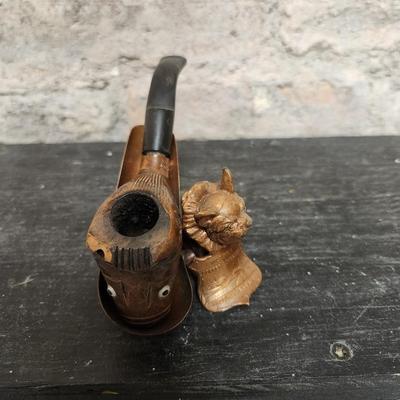 Pipe and pipe holder
