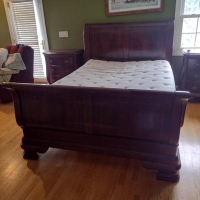 Mahogany Finish Queen Size Sleigh Bed Frame with Sleep Number i8 Series Mattress Set