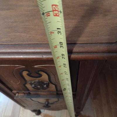 Vintage Solid Wood Vanity Dresser with Stylish Three Panel Mirror