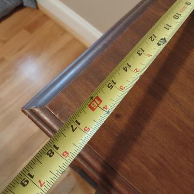 Vintage Solid Wood Vanity Dresser with Stylish Three Panel Mirror