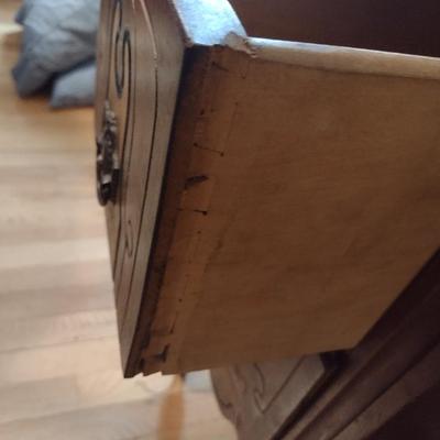 Vintage Solid Wood Vanity Dresser with Stylish Three Panel Mirror