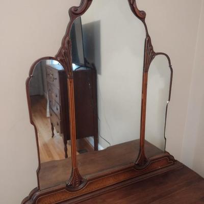 Vintage Solid Wood Vanity Dresser with Stylish Three Panel Mirror
