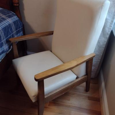 Mid Century Design Wood Framed Sitting Chair