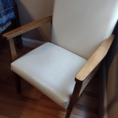 Mid Century Design Wood Framed Sitting Chair