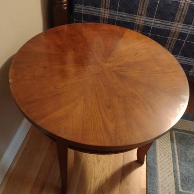 Mahogany Finish Round Side Table with Glass Top Cover Choice A