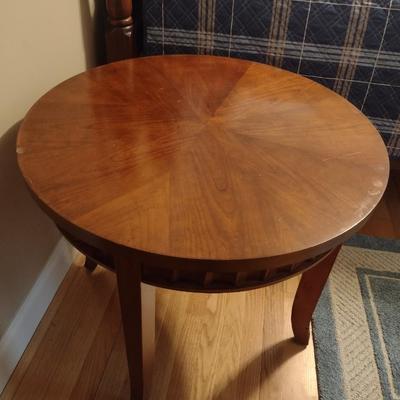 Mahogany Finish Round Side Table with Glass Top Cover Choice A