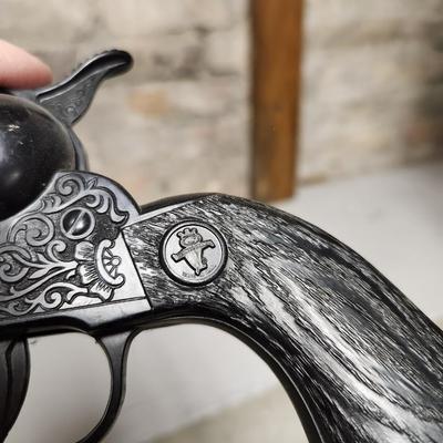 Cowboys/Indians and toy guns