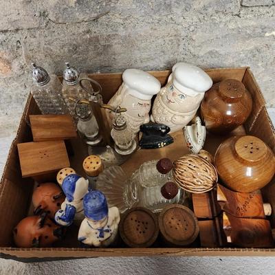 Vintage salt and pepper shakers lot