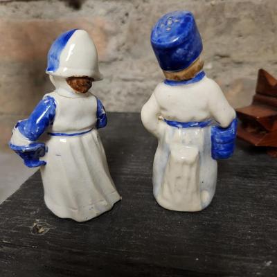 Vintage salt and pepper shakers lot