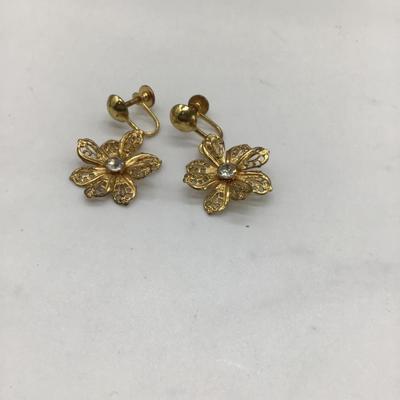 Vintage flower clip on earrings