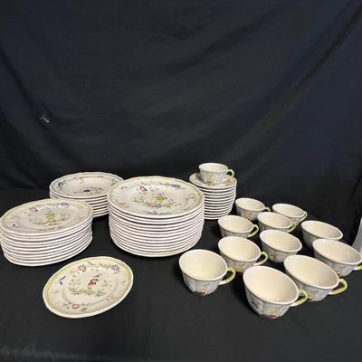Longchamp Moustiers China Dinnerware 8+ Person Setting (S-RG)