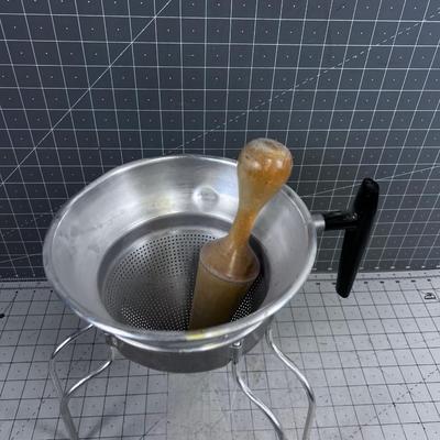 Strainer with Wood Handle