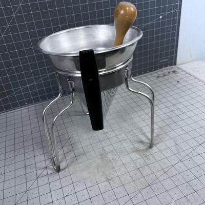 Strainer with Wood Handle