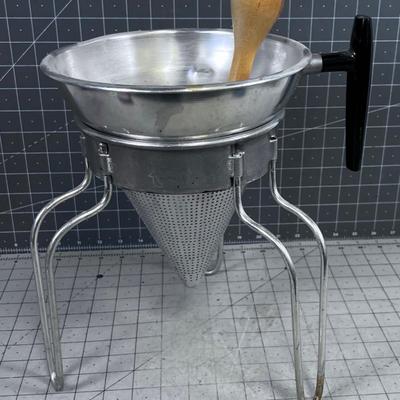 Strainer with Wood Handle