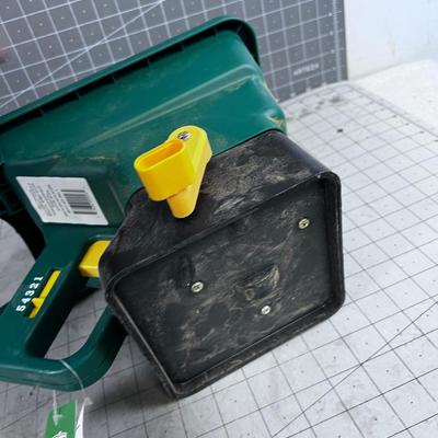 Fertilizer Spreader 
