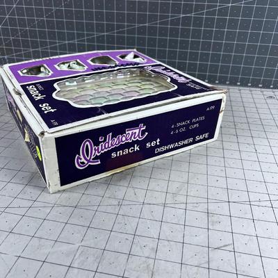 Federal, Iridescent Snack Set Brick like Pattern Snazzy! 