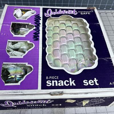 Federal, Iridescent Snack Set Brick like Pattern Snazzy! 