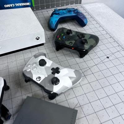 XBOX 1  with CONTROLLERS, Console, External Drive No charging cables