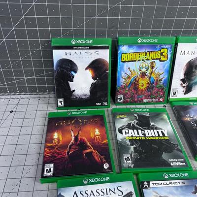 Large Lot of XBOX 1 Games in Cases 