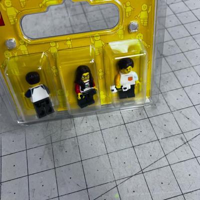 LEGO Mini Figures that look like GAMERS
