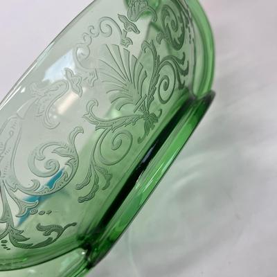 Fostoria Versailles Scroll bowl uranium glass!