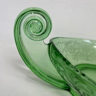 Fostoria Versailles Scroll bowl uranium glass!