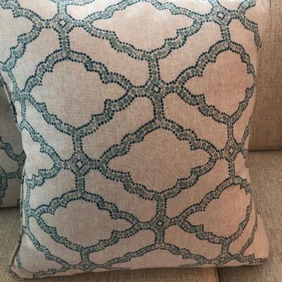 LR3003 Down Accent Pillows