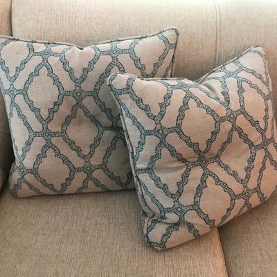 LR3003 Down Accent Pillows